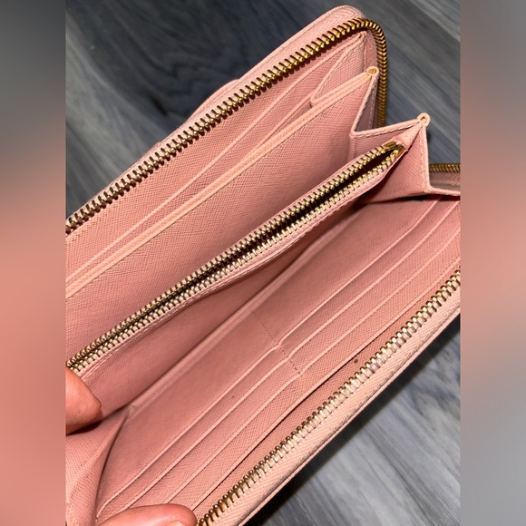 Prada Saffiano Pink Bow Zippy long wallet in Box - Picture 4 of 11